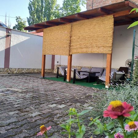 Apartman Tia Osijek Buitenkant foto