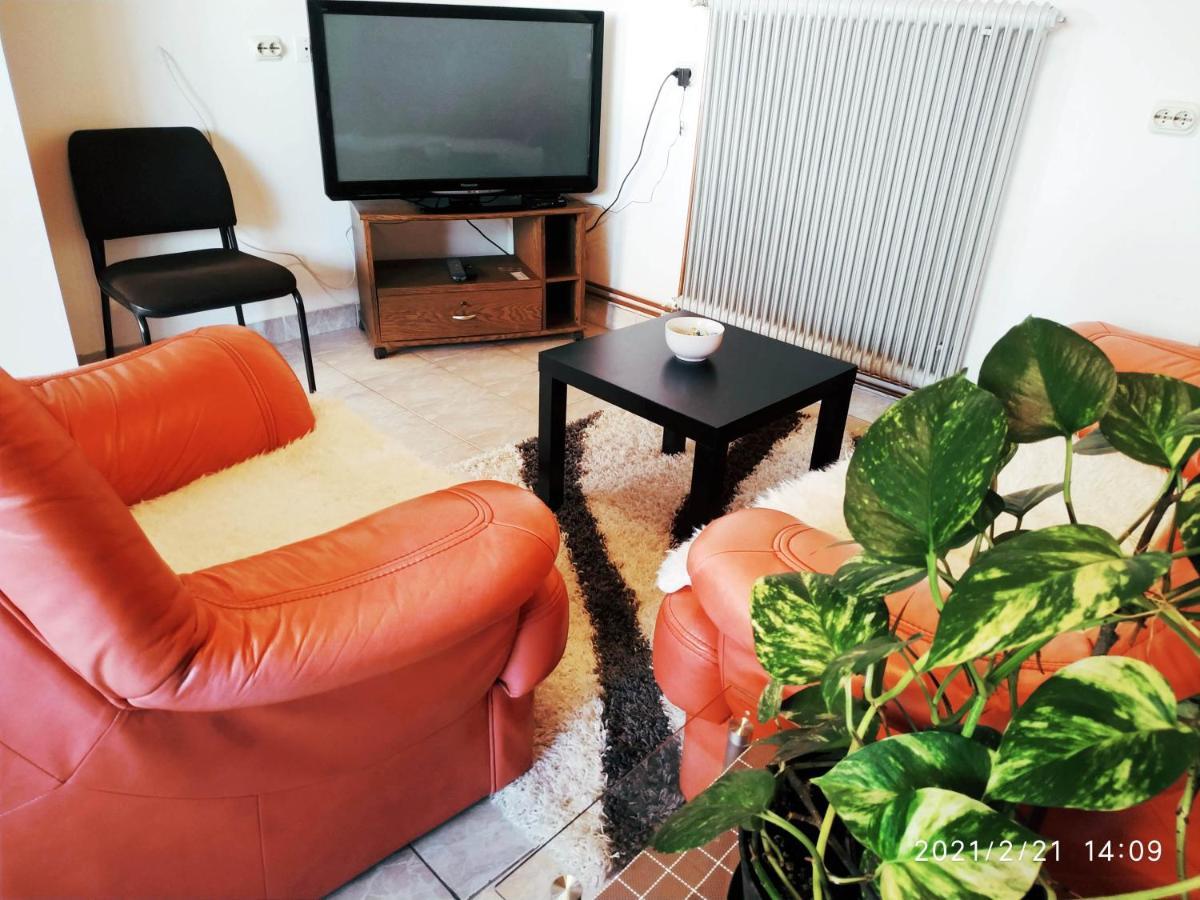 Apartman Tia Osijek Buitenkant foto