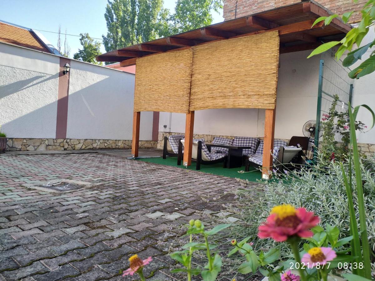 Apartman Tia Osijek Buitenkant foto
